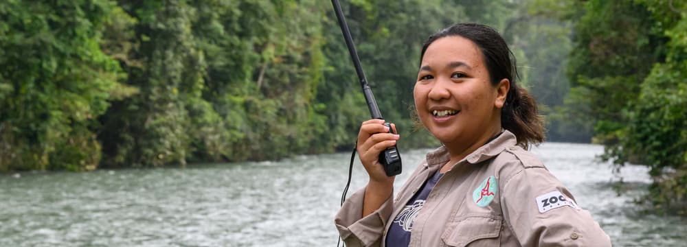 Conservation Fellow Rosa Yaneswara, Tierärztin im SOCP.