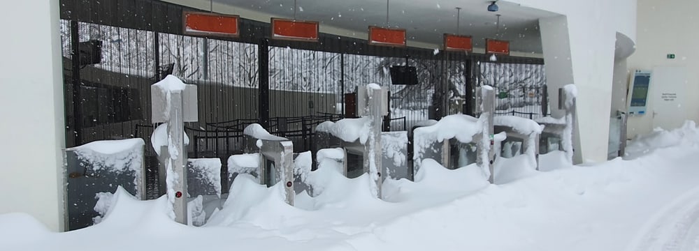 Speedgates beim Zoo Haupteingang am 15. Januar 2021.