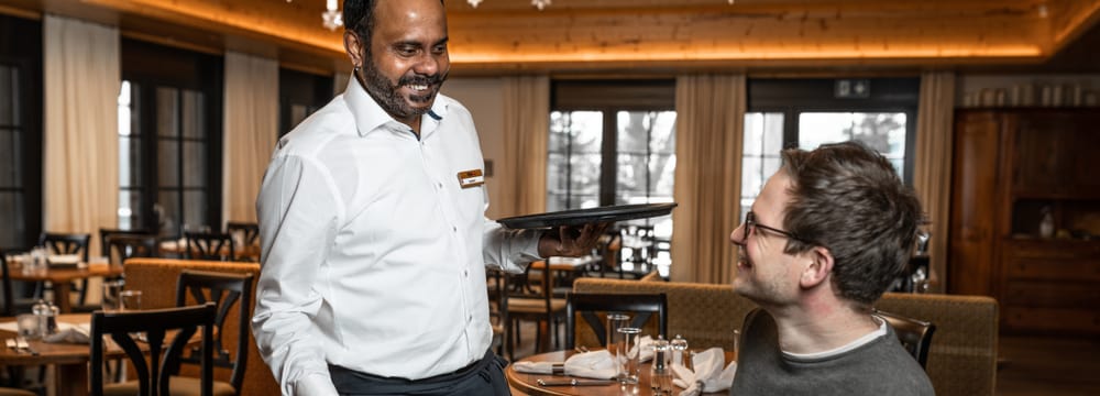 Gastraum des Restaurants Altes Klösterli im Zoo Zürich, 2022.