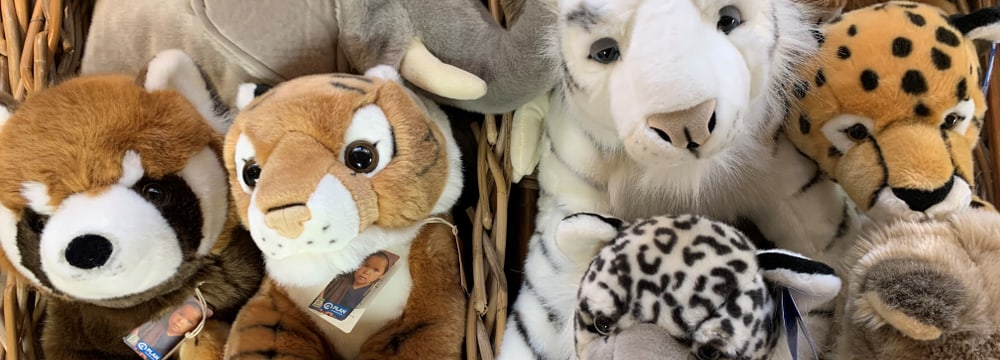 Plüschtiere im Zooshop des Zoo Zürich.