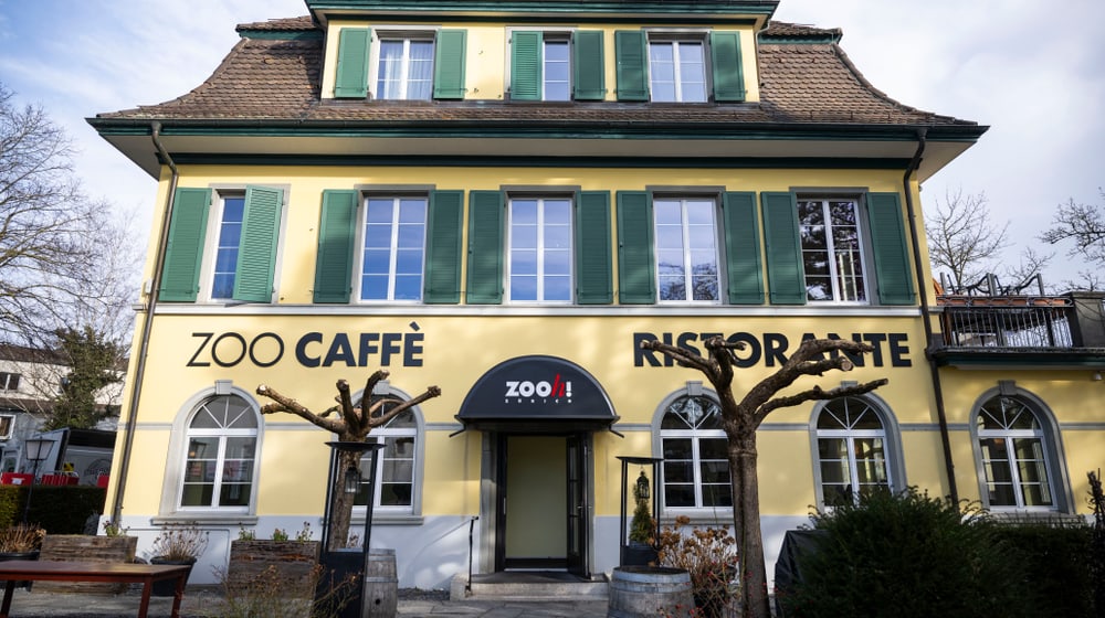 Aussenansicht des Zoo Caffè & Ristorante, aufgenommen im Januar 2025