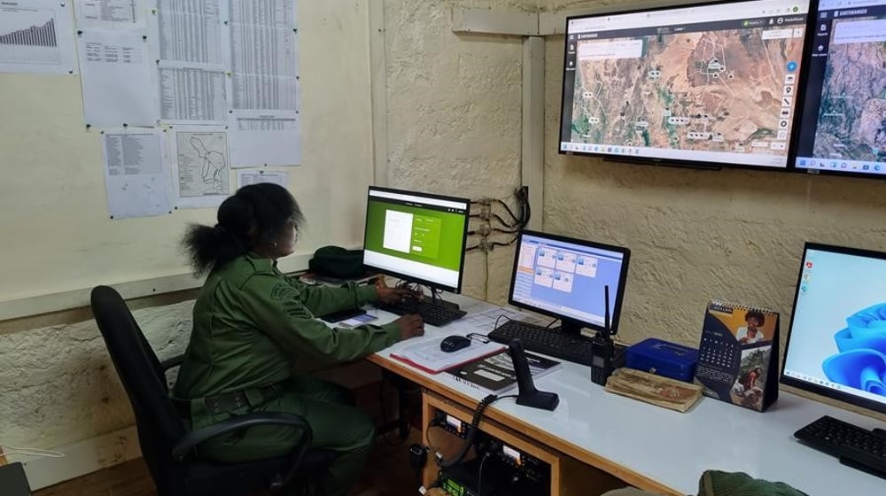 Purity Wambuyu, Radio Operator und Rangerin im Lewa Wildlife Conservancy in Kenia.
