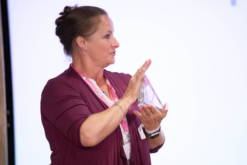 Beatrice Gfeller von Alzheimer Zürich mit dem Fokuspreis 2024.