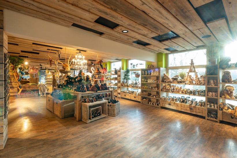 Innenaufnahme aus dem Zooshop beim Haupteingang, Januar 2025.