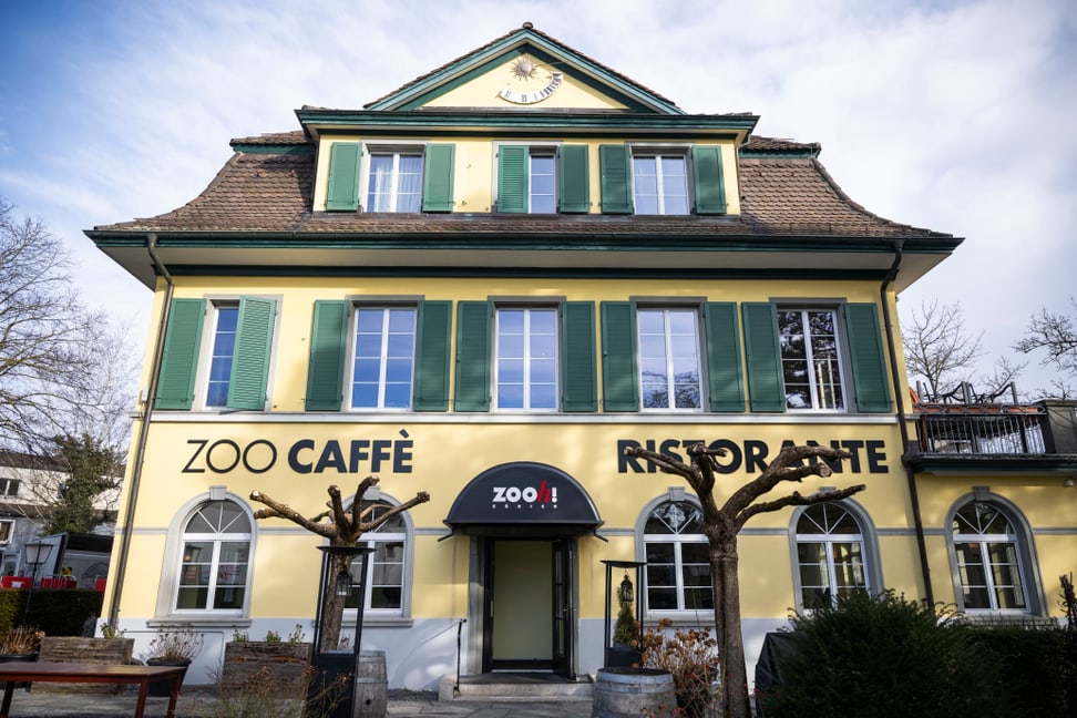 Aussenansicht des Zoo Caffè & Ristorante, aufgenommen im Januar 2025