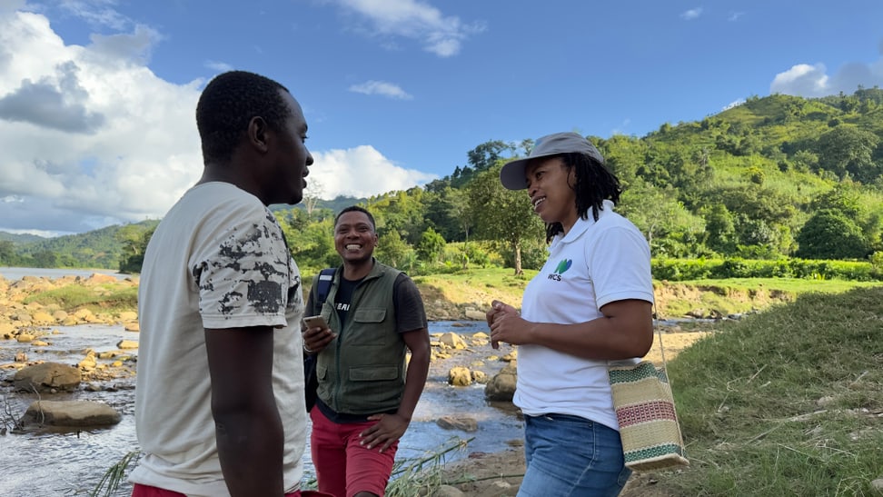 Chantal Milina, Community Conservation Manager im Naturschutzprojekt Masoala und Senior Fellow im Conservation-Fellowship-Programm des Zoo Zürich, im Einsatz.