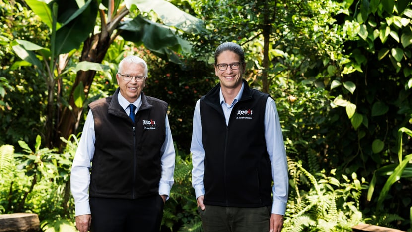 Zoodirektor Alex Rübel und sein Nachfolger Severin Dressen.