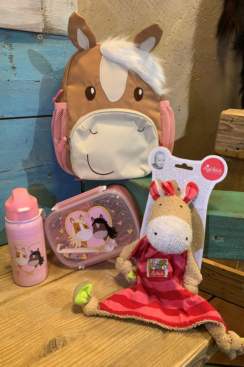 Produkte von Sigikid in einem der beiden Zooshops im Zoo Zürich.